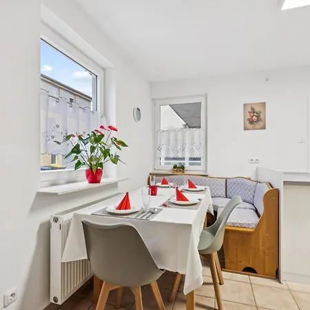 Lägenhet Moderne, Vollausgestattete 3 Br-wohnung Zentrumnah *