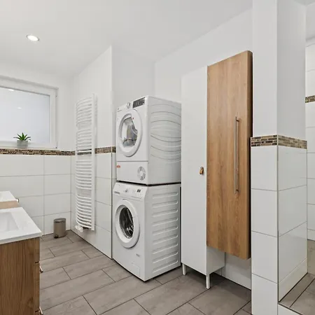 Moderne, Vollausgestattete 3 Br-wohnung Zentrumnah Lägenhet *