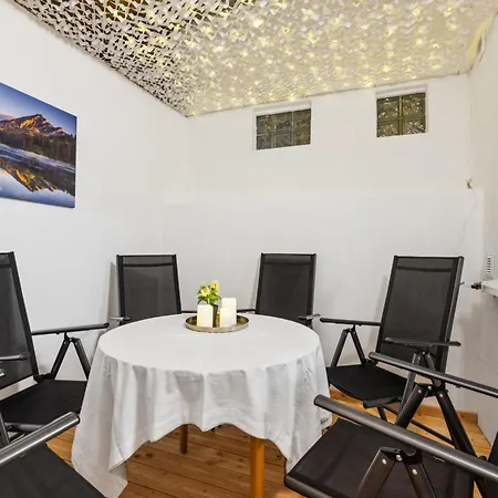 Moderne, Vollausgestattete 3 Br-wohnung Zentrumnah Lich