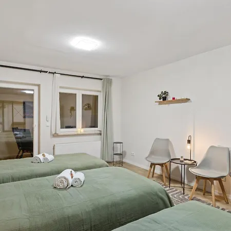 Moderne, Vollausgestattete 3 Br-wohnung Zentrumnah * Lich