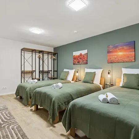 Moderne, Vollausgestattete 3 Br-wohnung Zentrumnah * Lich